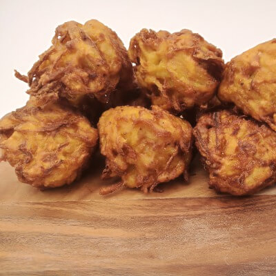 Onion bhajis with chutney