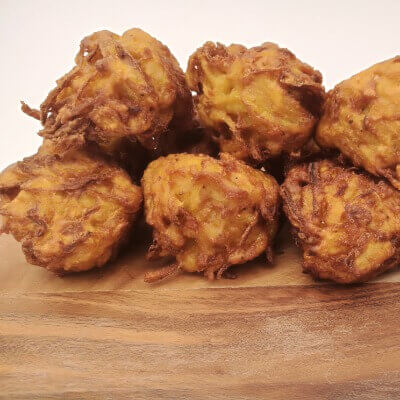 Onion bhajis with chutney